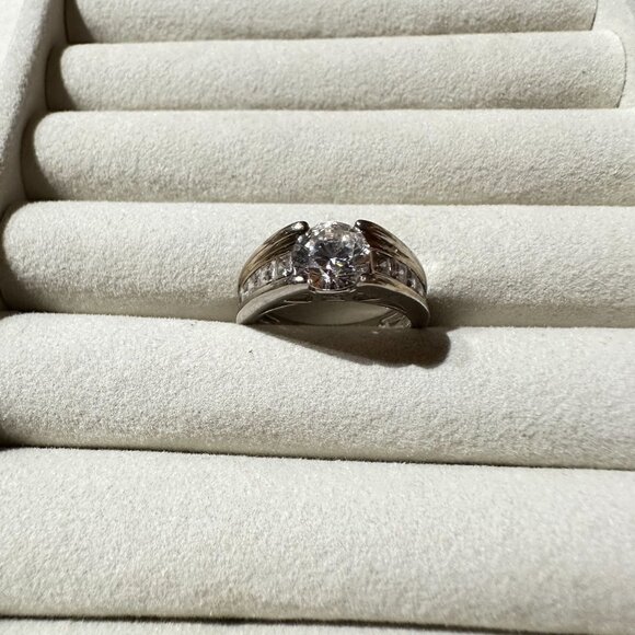 Vintage Sterling Silver S925 RingSize 6 1/2 W/ CZ Stone & Geometric Side Accents - Picture 9 of 13